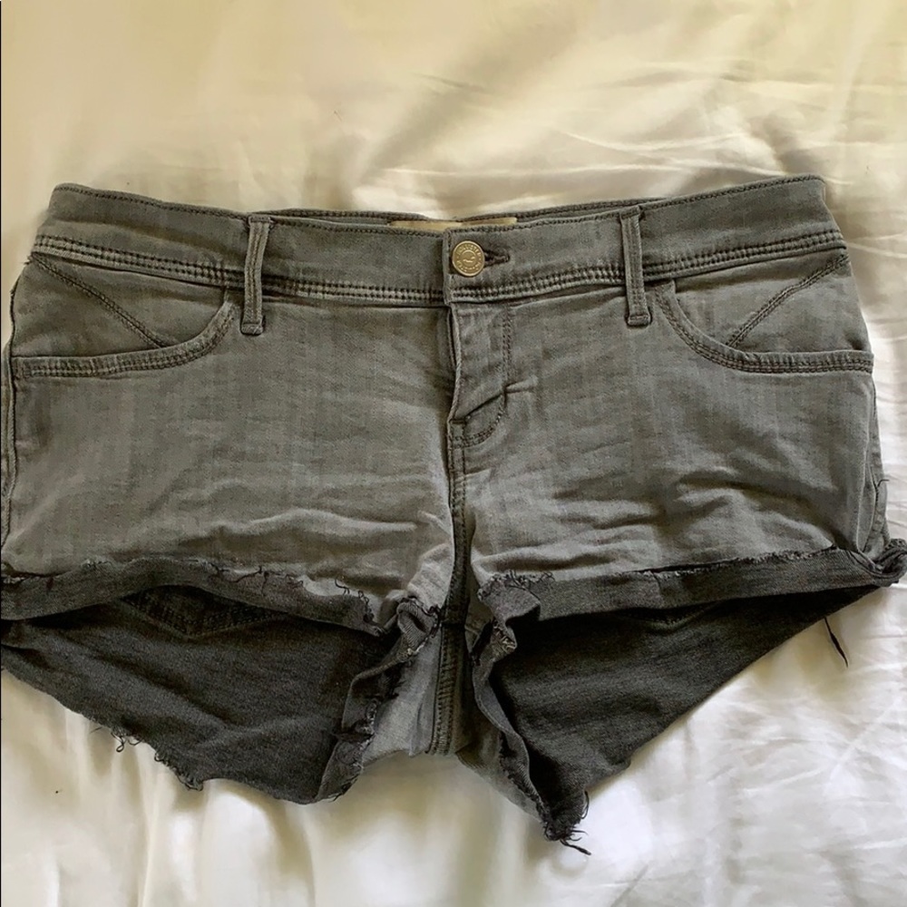 Hollister Low-Rise Short-Short